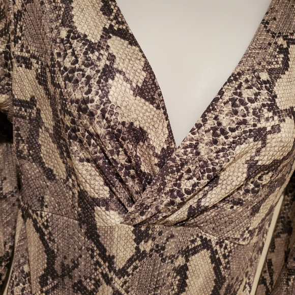 H&M BODYSUIT SNAKE PRINT - Picture 2 of 5
